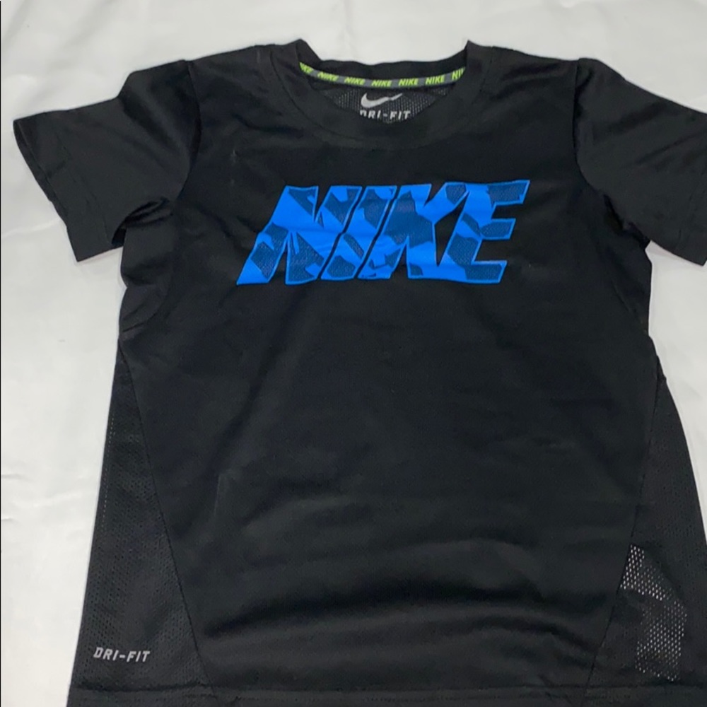 Nike dri fit logo shirt